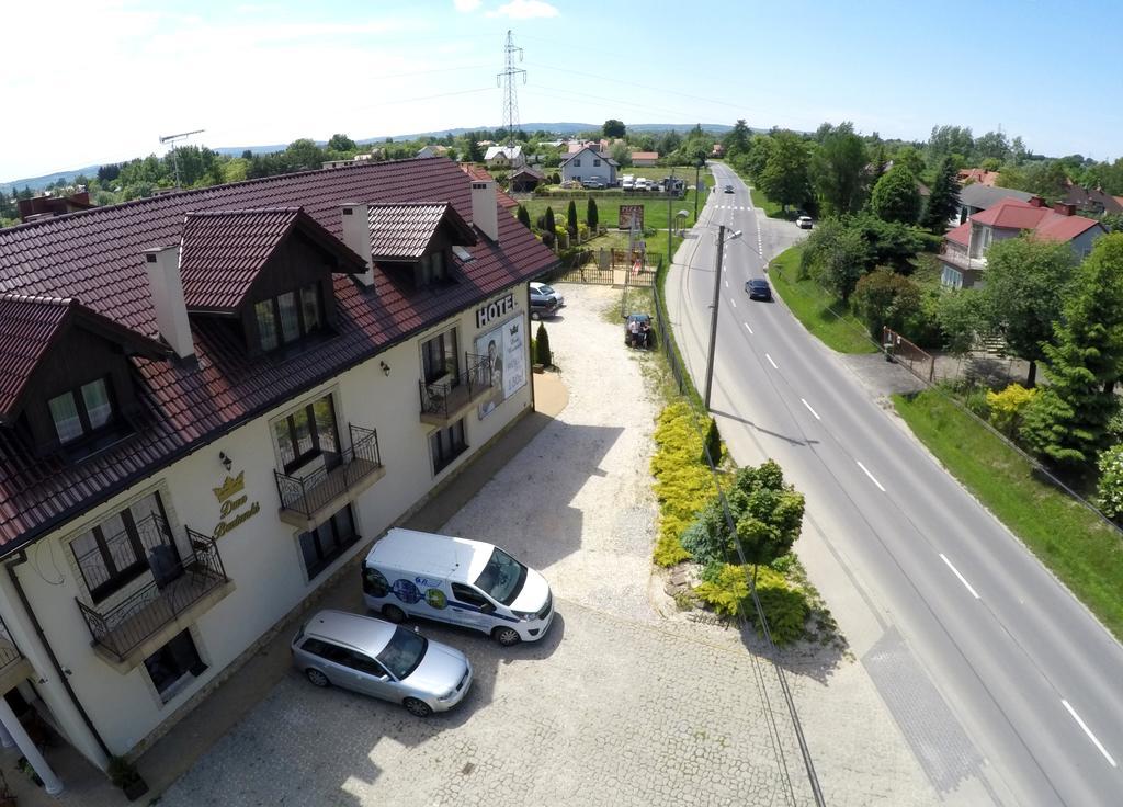 Dwa Bratanki Hotel Rzeszow Exterior photo