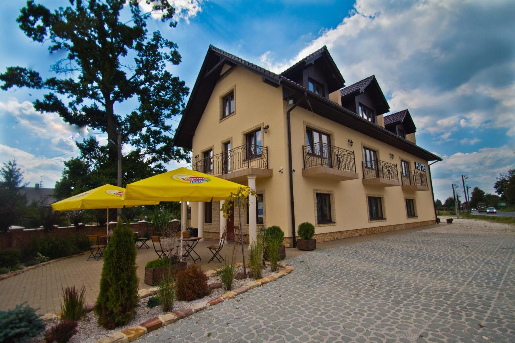 Dwa Bratanki Hotel Rzeszow Exterior photo