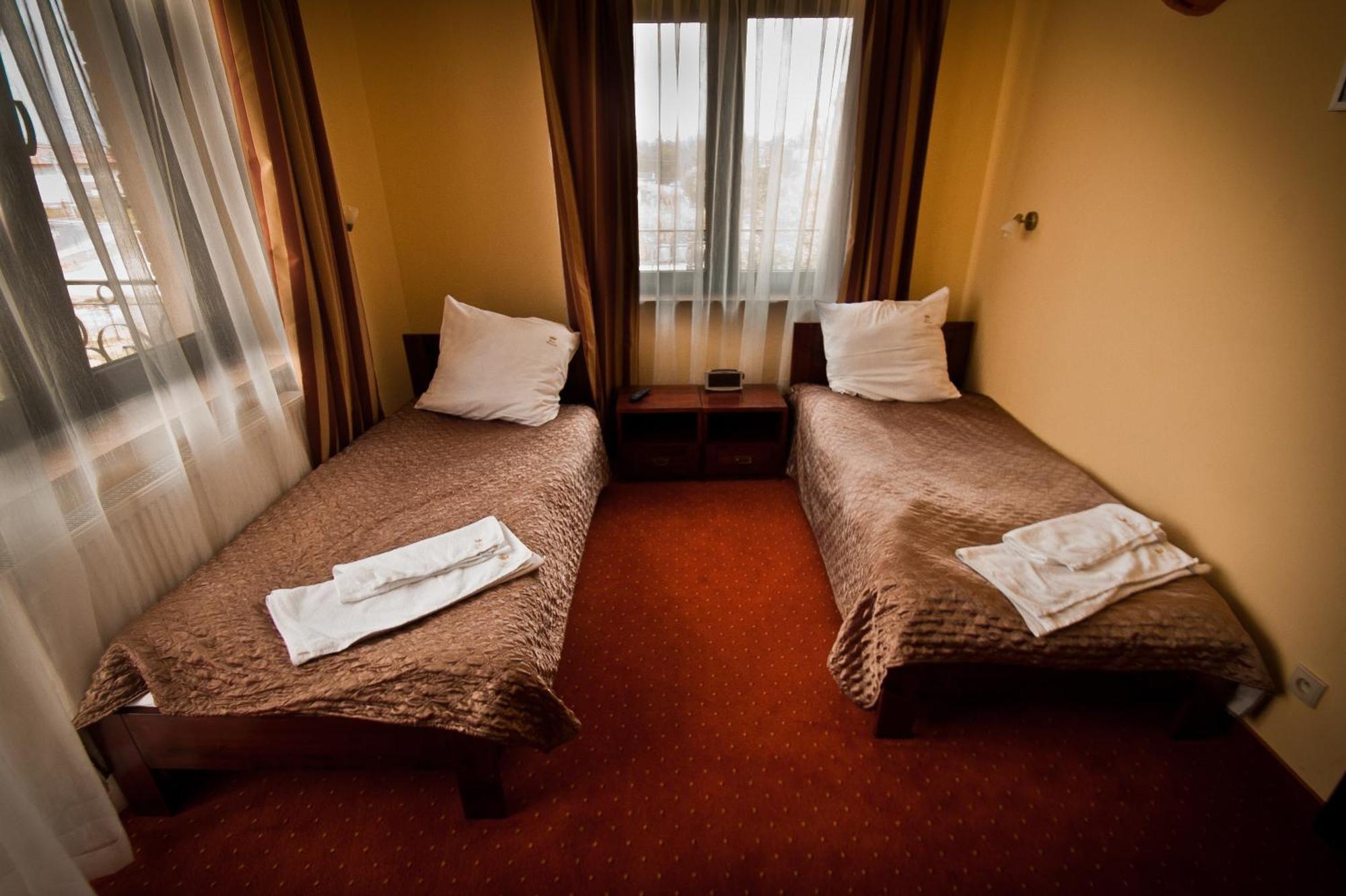 Dwa Bratanki Hotel Rzeszow Exterior photo
