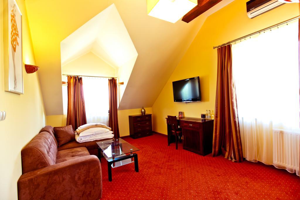 Dwa Bratanki Hotel Rzeszow Exterior photo